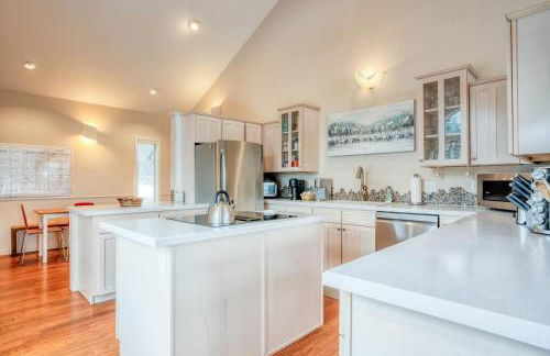 Lakefront Estate w Private Beach on Flathead Lake - Foto 25