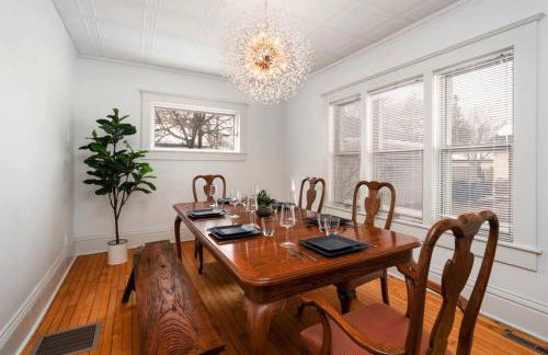 King Bed - 5 Min to MOA - 75 & 65' HDTV - Ping Pong - Foto 19