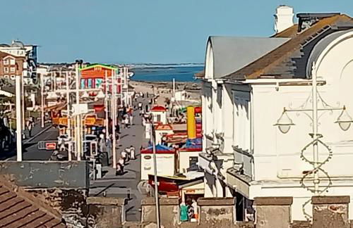 Glorious Duplex Holiday Apartment By The Sea - Photo 26