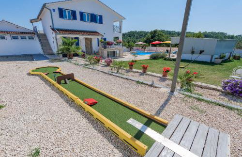 Family home with hydromassage pool & fun activities - Foto 62