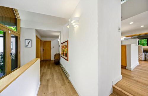 Modern Home Walk to Downtown, Hot Tub & GameRoom - Foto 5