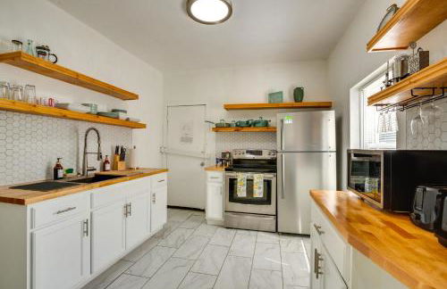 Modern 2BR Kansas City Condo Near Downtown - Photo 2