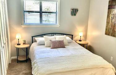 Stylish Family & Group Retreat Near UofA and Trails - Foto 16