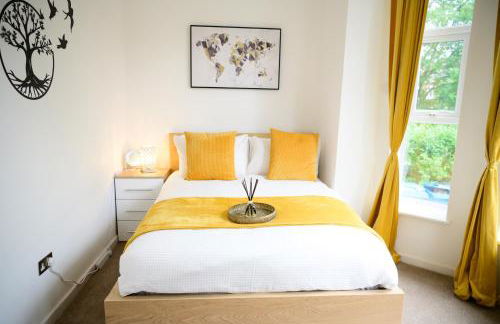 Autumn Breeze - 2BR - Sofa Bed - WiFi - Free Parking - Central - Didsbury - Photo 2