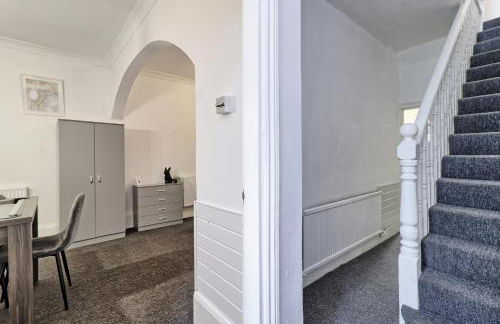 Beautiful Spacious four bedroom house with parking for 2 cars, 5 minute walk to southend station - Foto 32