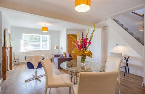 Relax with the whole family at the cosy cottage - Business rates available please enquire - Foto 1