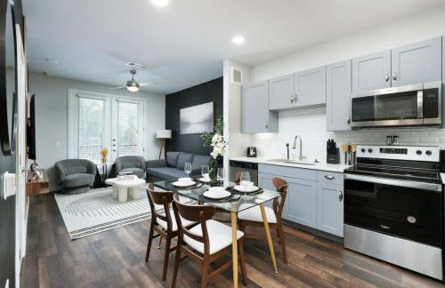 Chic 1BR w Gym & Parking Near Rvrwalk & Dome - Foto 67