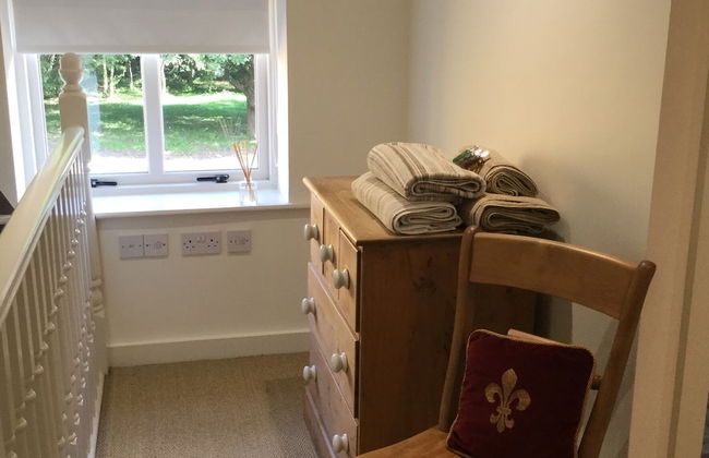 Impeccable Cottage Suitable for 2 Adults & 1 Child - Foto 6