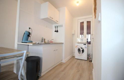 Chez Simon - Verdun Centre - Studio - 1 LIT et canapé convertible - Internet et TV - 4 personnes - Géré par Presta-Zen'Services - Foto 3