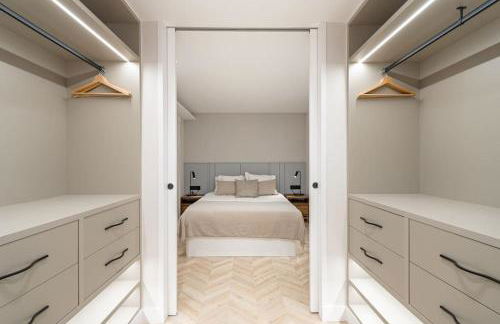 Location, Luxury & Style Best 5Bed in Madrid - Photo 17