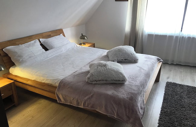 Modern Apartment - Photo 2
