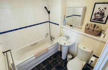 Bromley Stylish Modern Escape 2 Bed Apartment - Foto 15