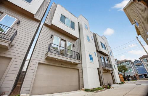 Modern EaDo Stay - 3BR Townhome w Private Deck - Foto 25