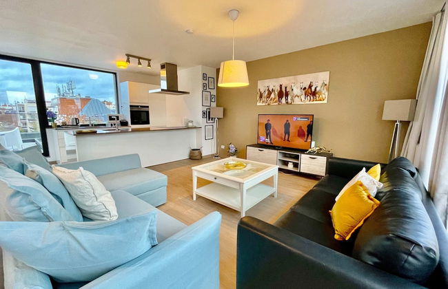 Modern 2BR Penthouse Near Diamond District by Oneluxstay - Foto 8