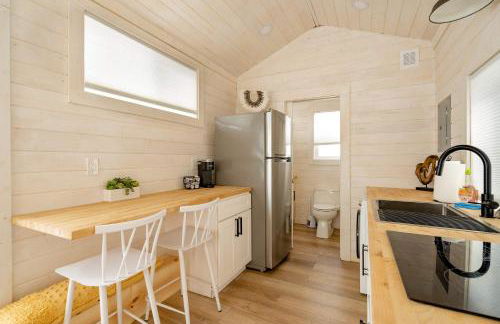 Stay Portland - The Tiny Oasis Steps to Local Coffee & Restaurants - Photo 11