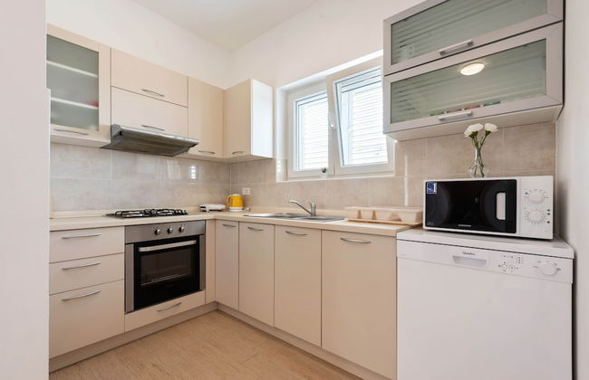 Simplistic Apartment in Neviđane near Sea - Foto 12