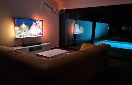 Luxury Beach Apartment Adria with Private Pool and Sea View - Photo 40