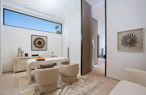 Ultra-Luxurious BH Estate with Pool, Theatre, Views - Foto 14