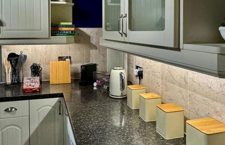 Cherry Blossom Apartment - 3 bed, parking, garden - Photo 33