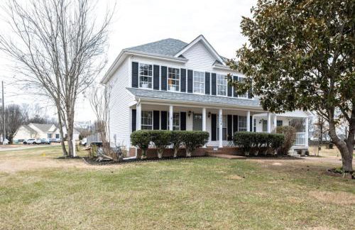 Stylish New 3BR 2.5BA Fire Pit Fence yard - Foto 7