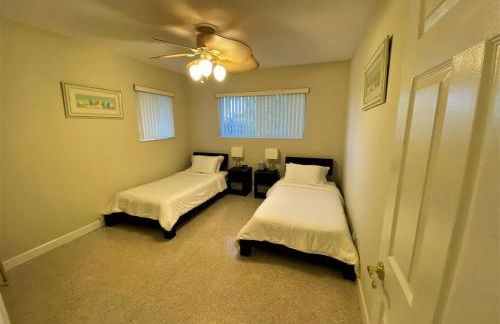 Deerfield Beach heated pool house - Photo 40