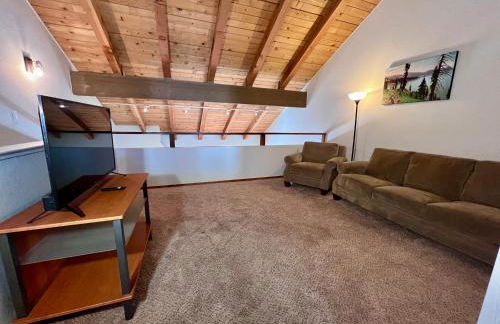 Alpine Escape: Tahoe Oasis Steps from Lake - Foto 15