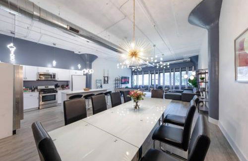 Luxurious 5BR Suite Perfect for Group of 12 guests with Pool table, Optional Parking and Gym Access Near McCormick Place and Soldier Field - Foto 8