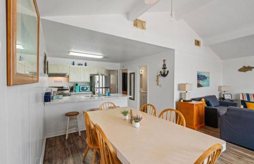 Amazing Oceanfront 2BR Home Cozy Peaceful and Kid and Pet Friendly - Photo 12