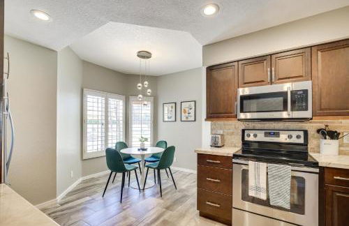 Patio and Pool Access Stunning Palm Desert Townhome - Foto 10