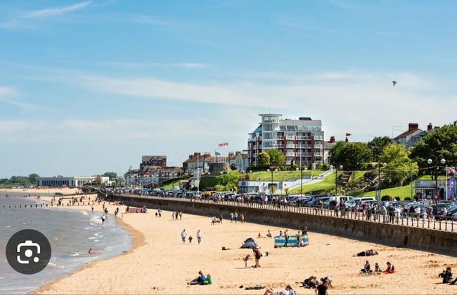 Seaside Escape - Sleeps 4 - Pets Ok - Free Parking - Photo 24