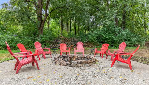 Warm & Comfy 2BR, Huge Backyard, Great Location! - Photo 4