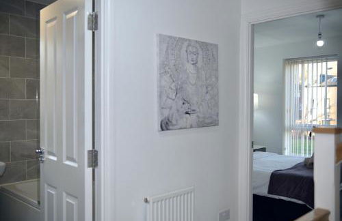 Modern house in City Centre with private parking and gated property - Foto 42