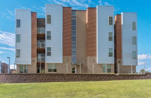 Modern Stay Near Jack Trice Stadium - Walk to ISU - Foto 21