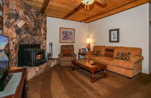 Cedar Pines - Mountain home in a tree filled neighborhood with WIFI - Foto 4