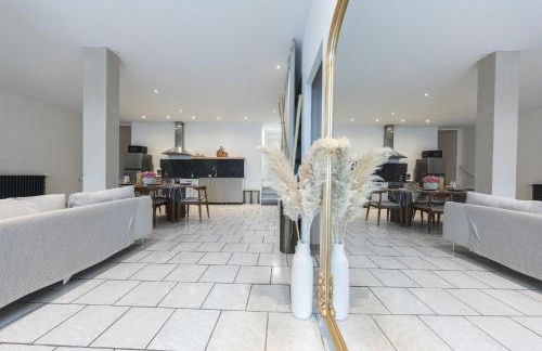 Loft Station Parking Video Projector near Tours - Photo 14