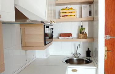 Studio with pool and sunrise view at 10 min beach walk - Foto 17