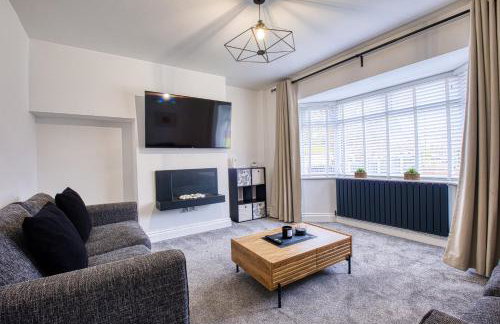 Westhoughton 3 Bedroom House - Free Parking - Photo 1