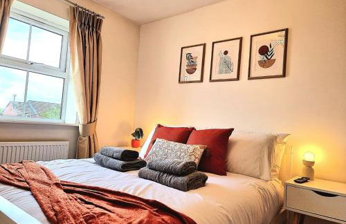 Spacious 4 Bed Family Home with Private Garden & Free Parking - Hamilton - Foto 3
