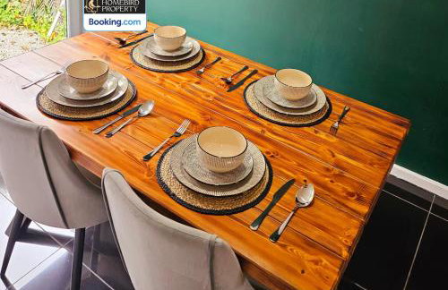 2 Large Bedroom House By Homebird Property Management Short Lets & Serviced Accommodation Leeds With Private Parking & Garden - Foto 8