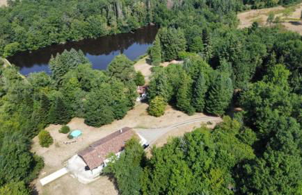 "Le petit bonheur" Gîte van 4 tot 12 personen met privé vijver van 2Ha - Foto 10