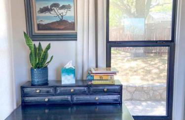 Pet-Friendly Glamping Cabin, with River Access in Ingram, Texas - Foto 34