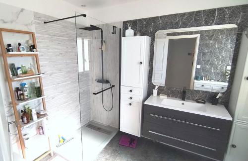 Lumineuse villa au pied de la pinède - Foto 26