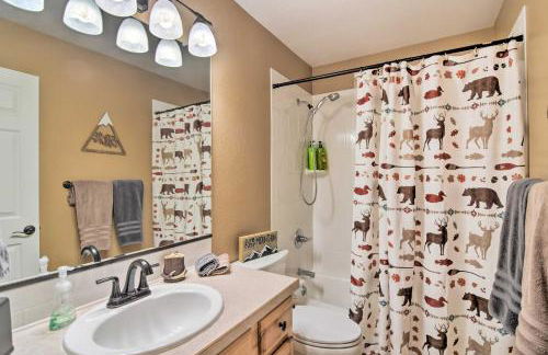 Family-Friendly Home with Hot Tub 1 Mi to Dtwn - Foto 16