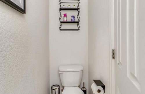 6 Mi to DIA Denver Home with Fenced Yard and Fire Pit - Foto 20