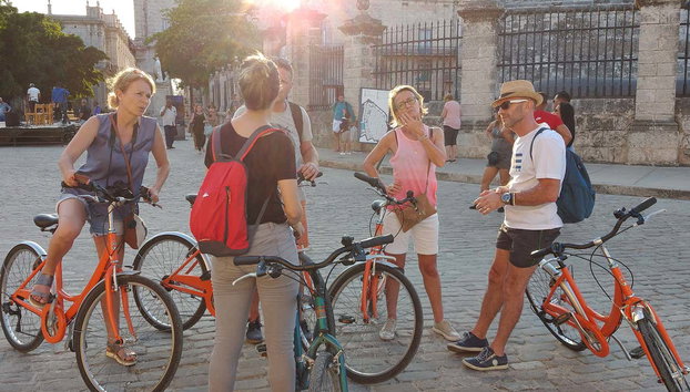 Balade à vélo dans La Havane - Photo 2, Écoutez les explications du guide