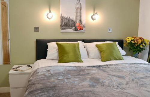 Coombe Wood Coach House - Foto 16