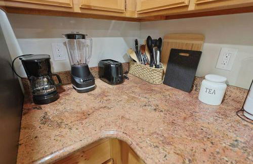 Luxuriously Contemporary Condo - Photo 56