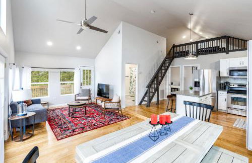 Loft Cabin w, Hot Tub, Fire Pit, Huge Deck & WiFi! - Foto 3