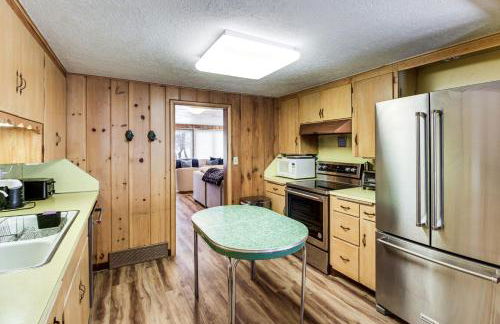 Lakefront Brainerd Cabin w Deck, Fire Pit - Photo 9