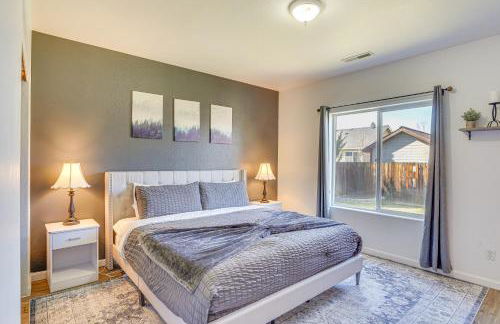 Charming Bend Home with Porch and Yard Great Location - Foto 9